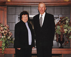 Photo of Russ CLA’50 and Barbara (MacDuffee) CLA’49 Tripp. Link to their story. 